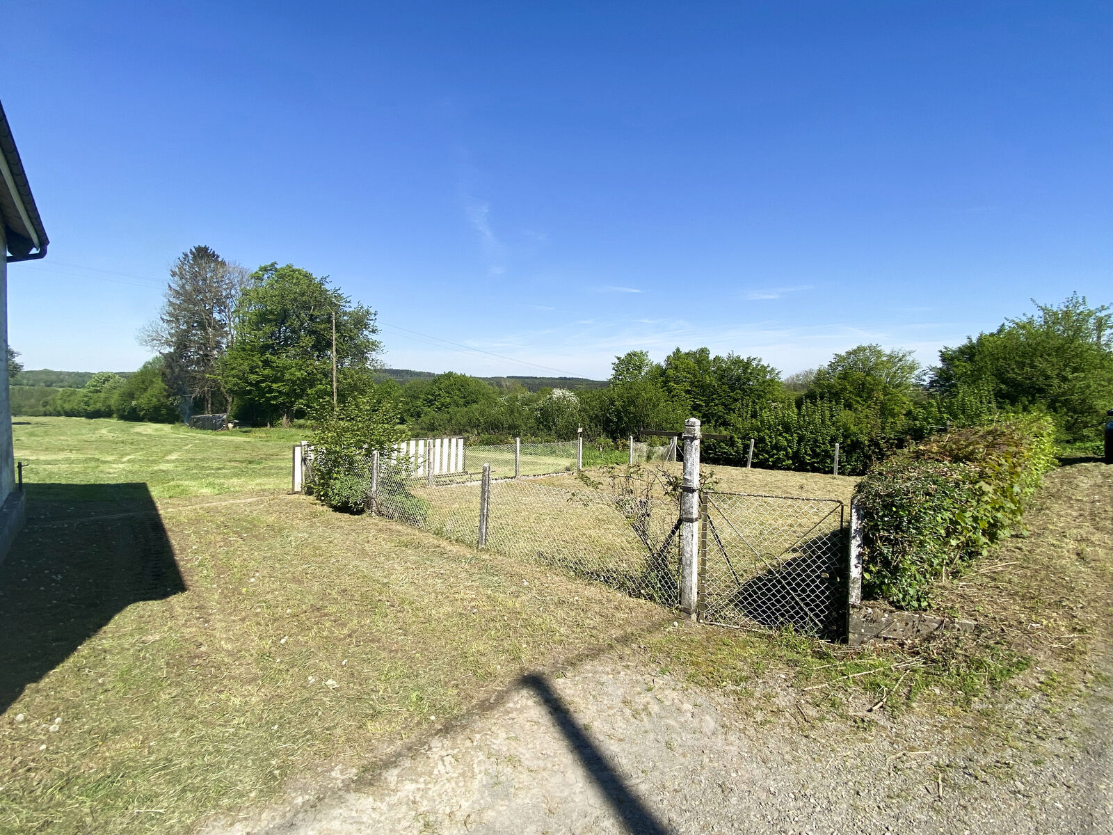 France/2' Belg. - Ancienne fermette avec garages, étable et granges sur 2 hectares - Img 1577-2