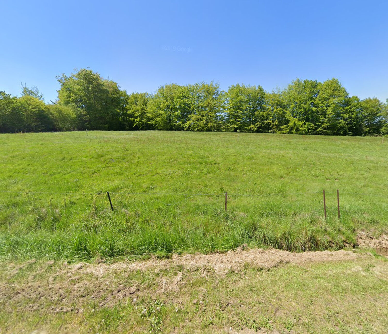 Regniowez (Fr)/2' Belgique - Beau terrain à bâtir de 21 ares - Ae0209