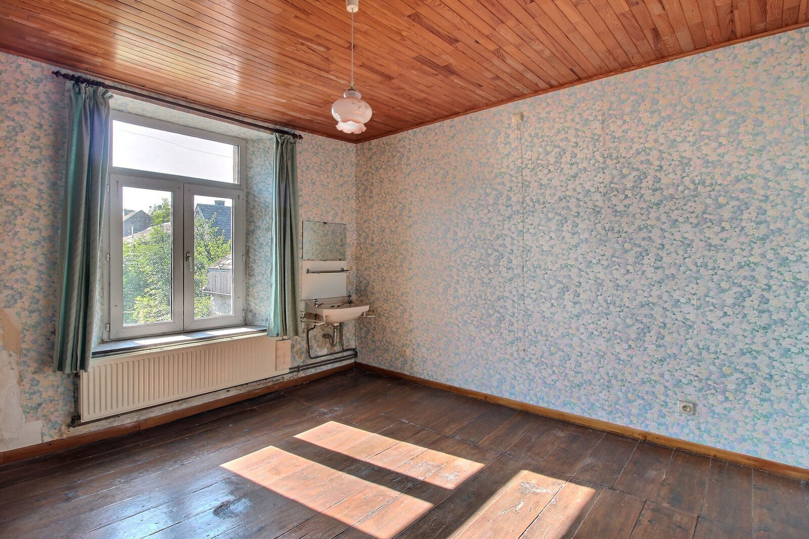 Maison 3ch+ avec Cour & Garage   - 0 0005-2
