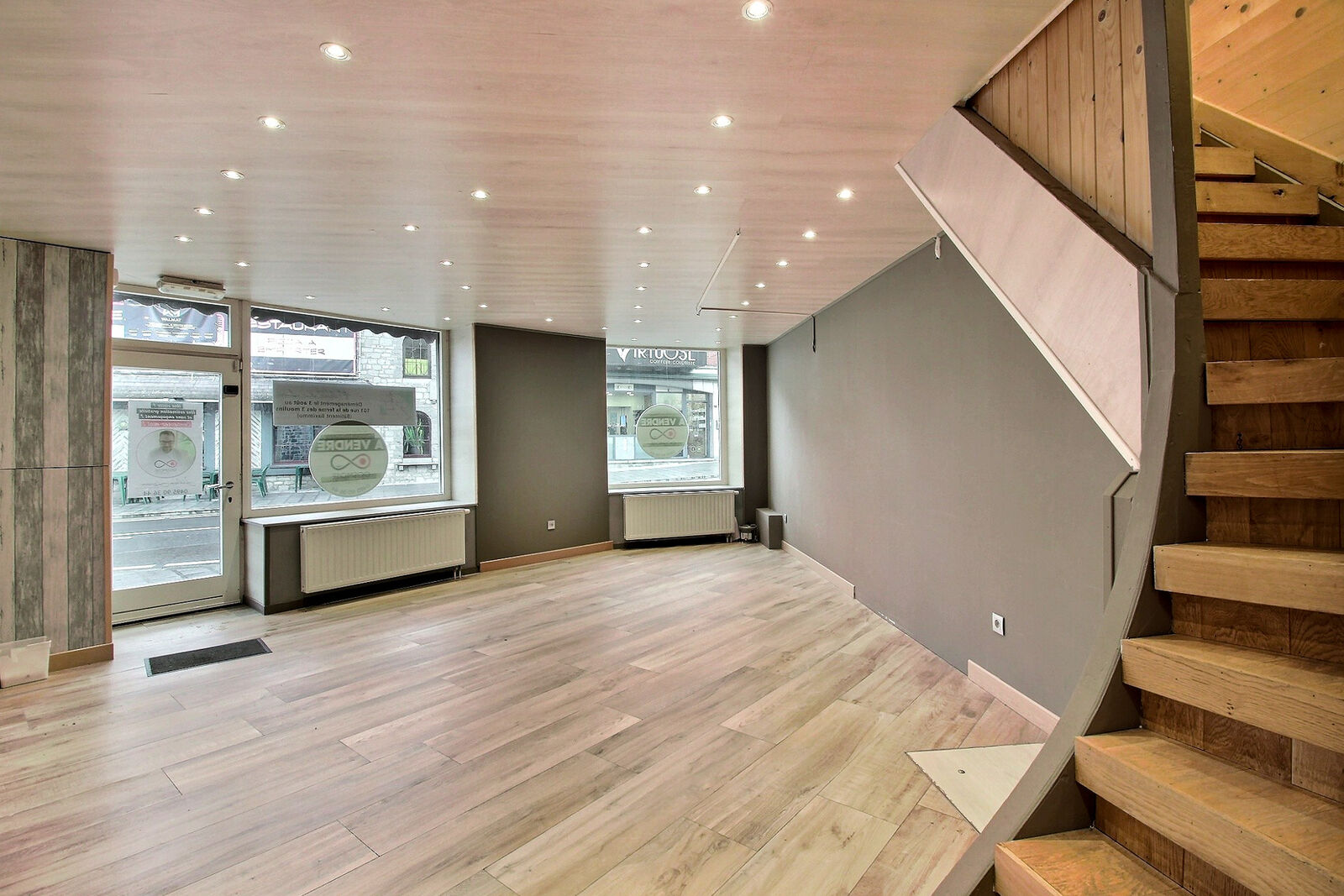 Immeuble commercial en centre-ville - 0 0004-2