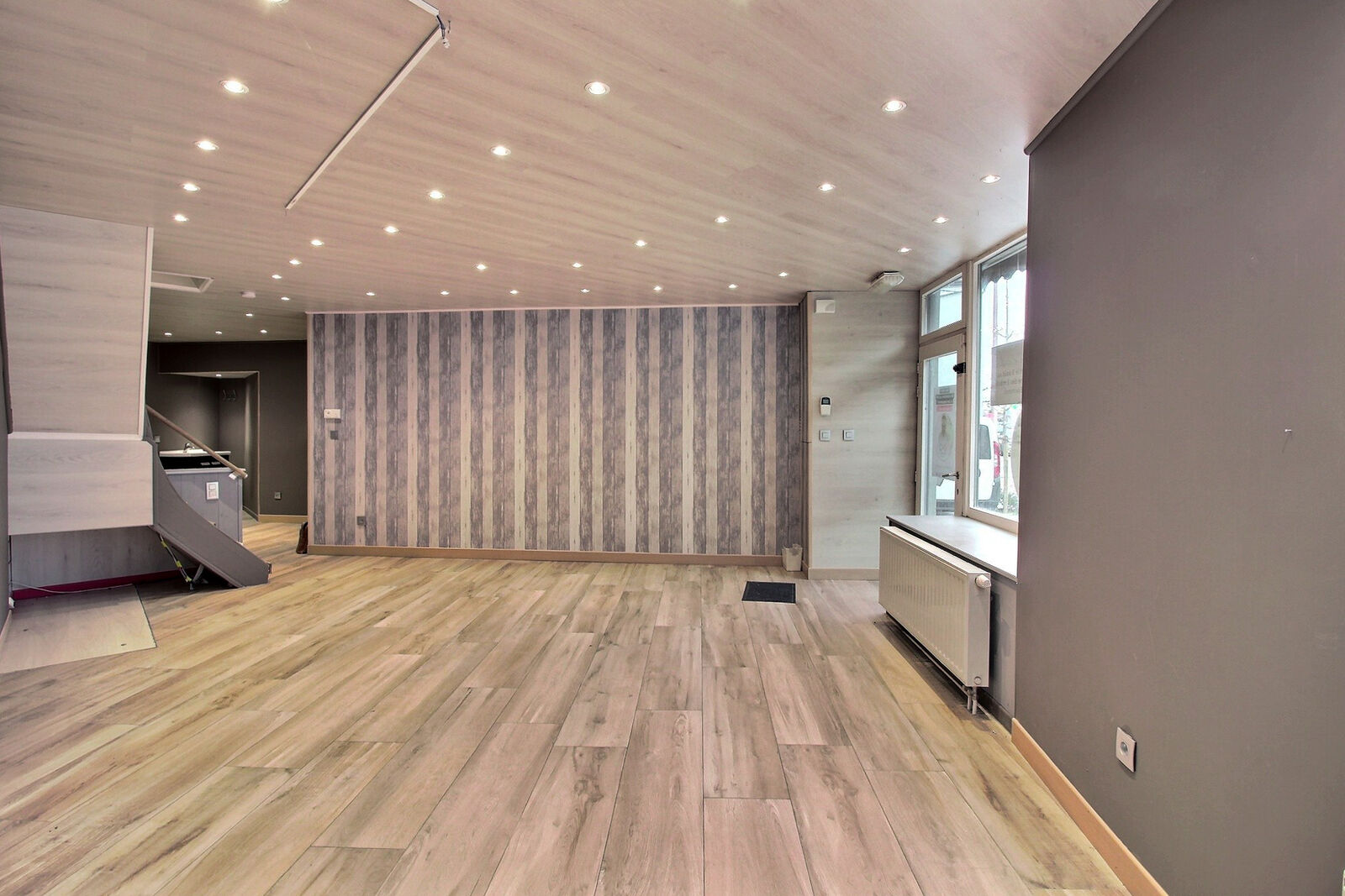 Immeuble commercial en centre-ville - 0 0006-2