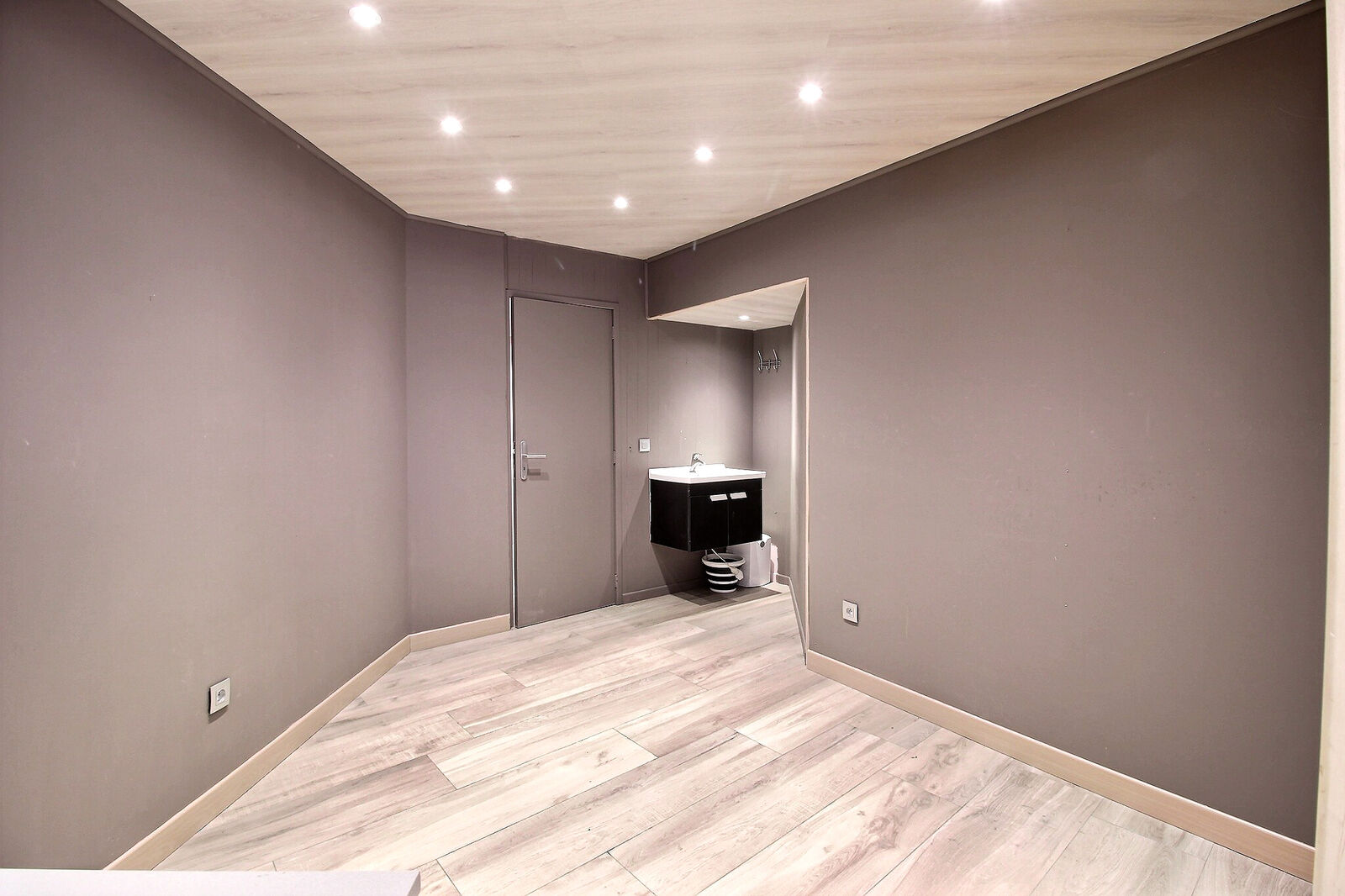 Immeuble commercial en centre-ville - 0 0001-2