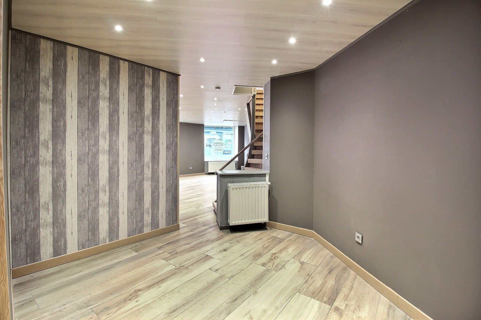 Immeuble commercial en centre-ville - 0 0002-2