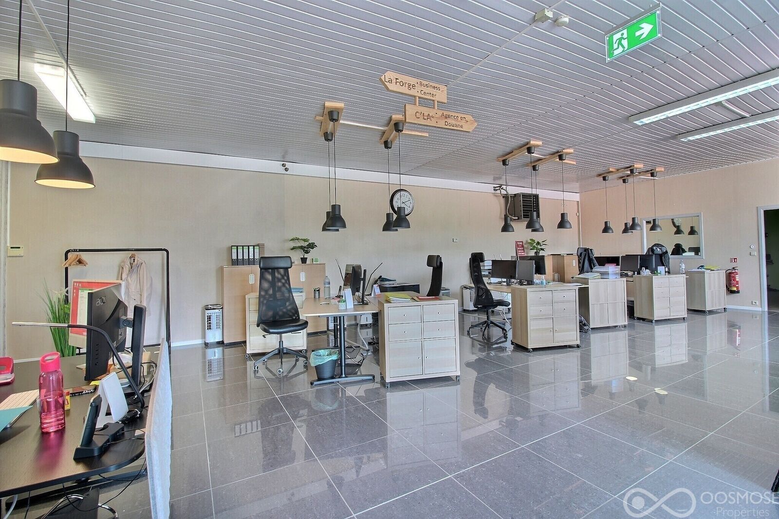 Surface commerciale 240m² dans zoning commercial - 0 0005