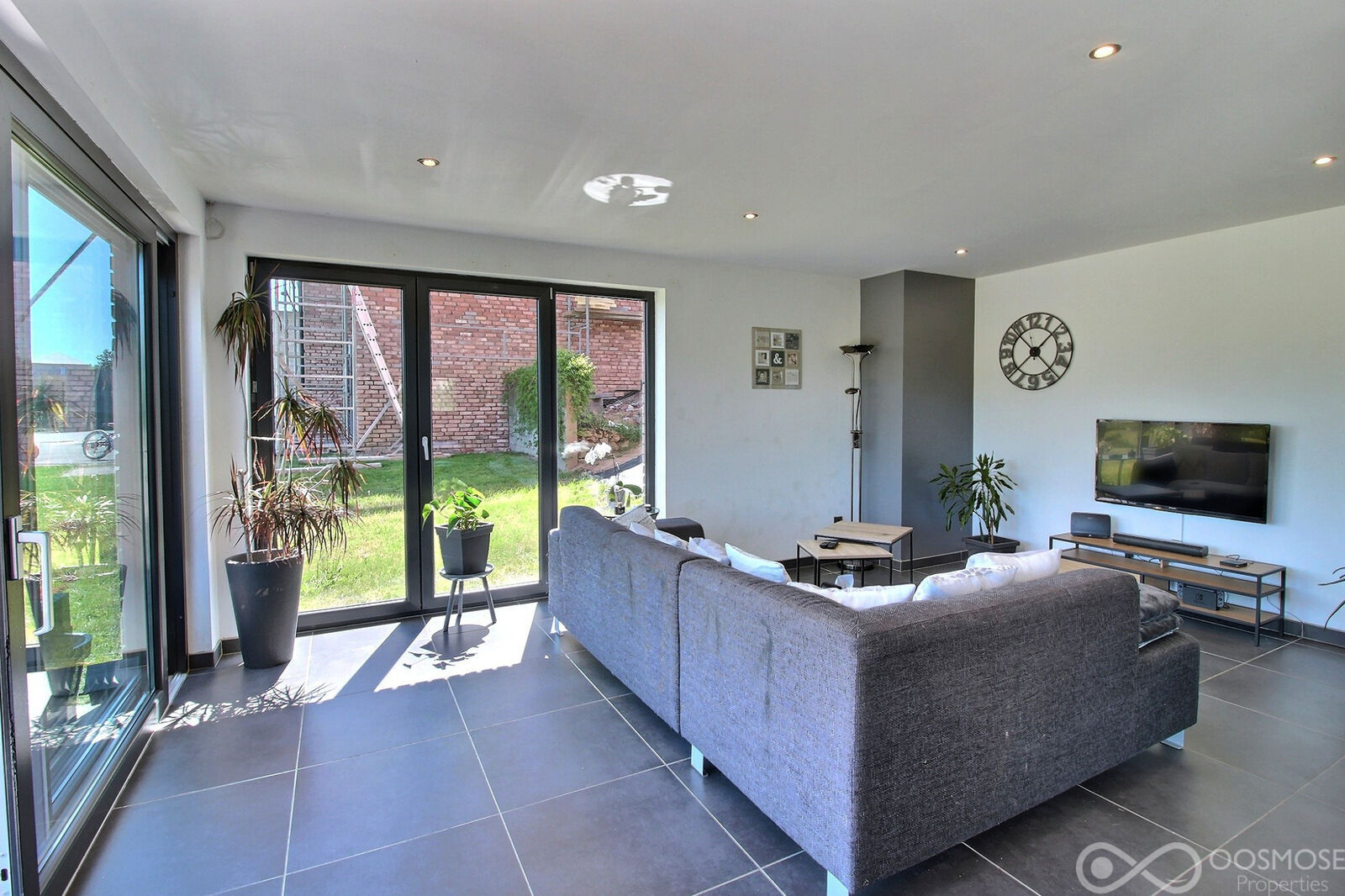 Villa de 2013 avec garage et terrain  - 0 0013-2