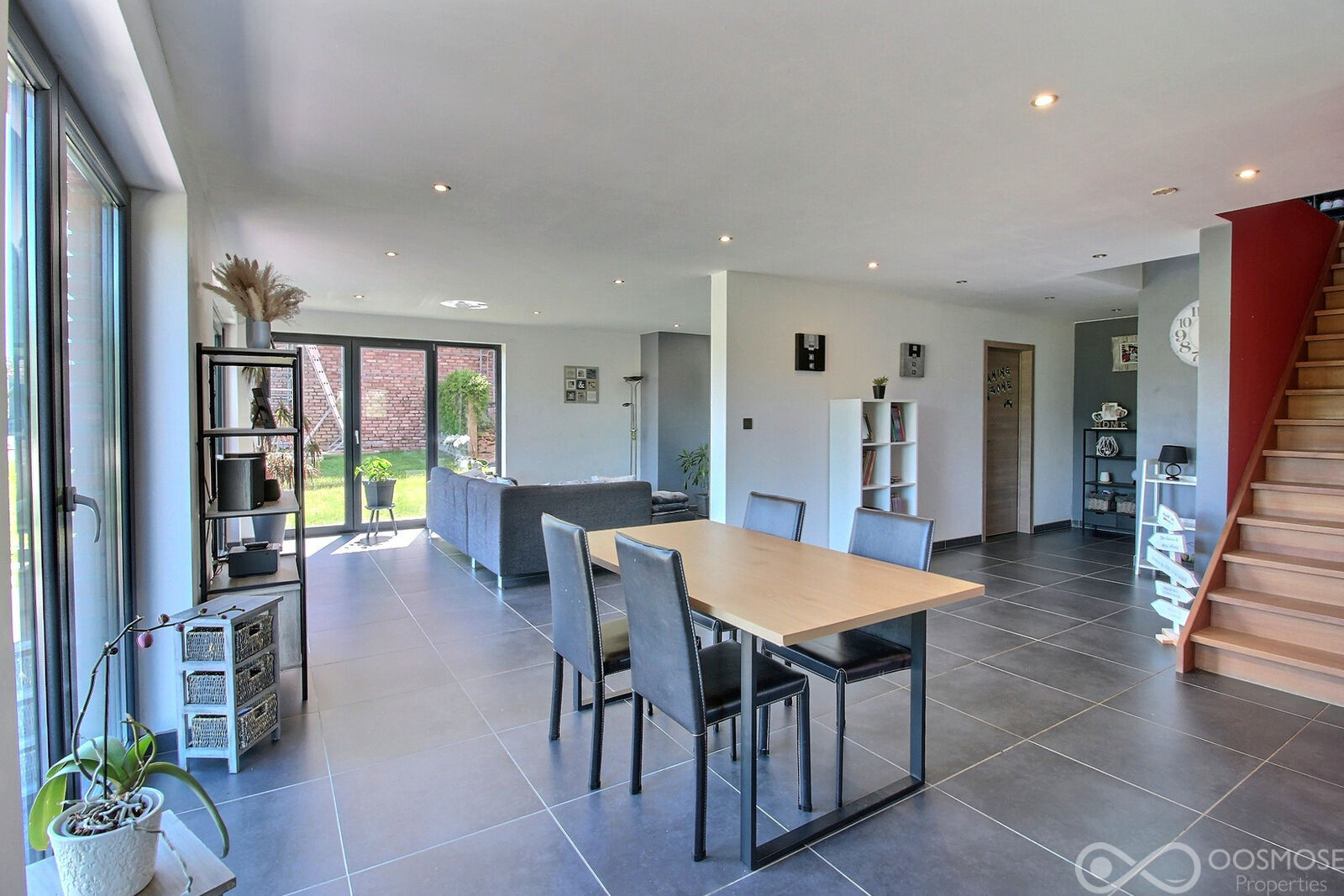 Villa de 2013 avec garage et terrain  - 0 0012-2