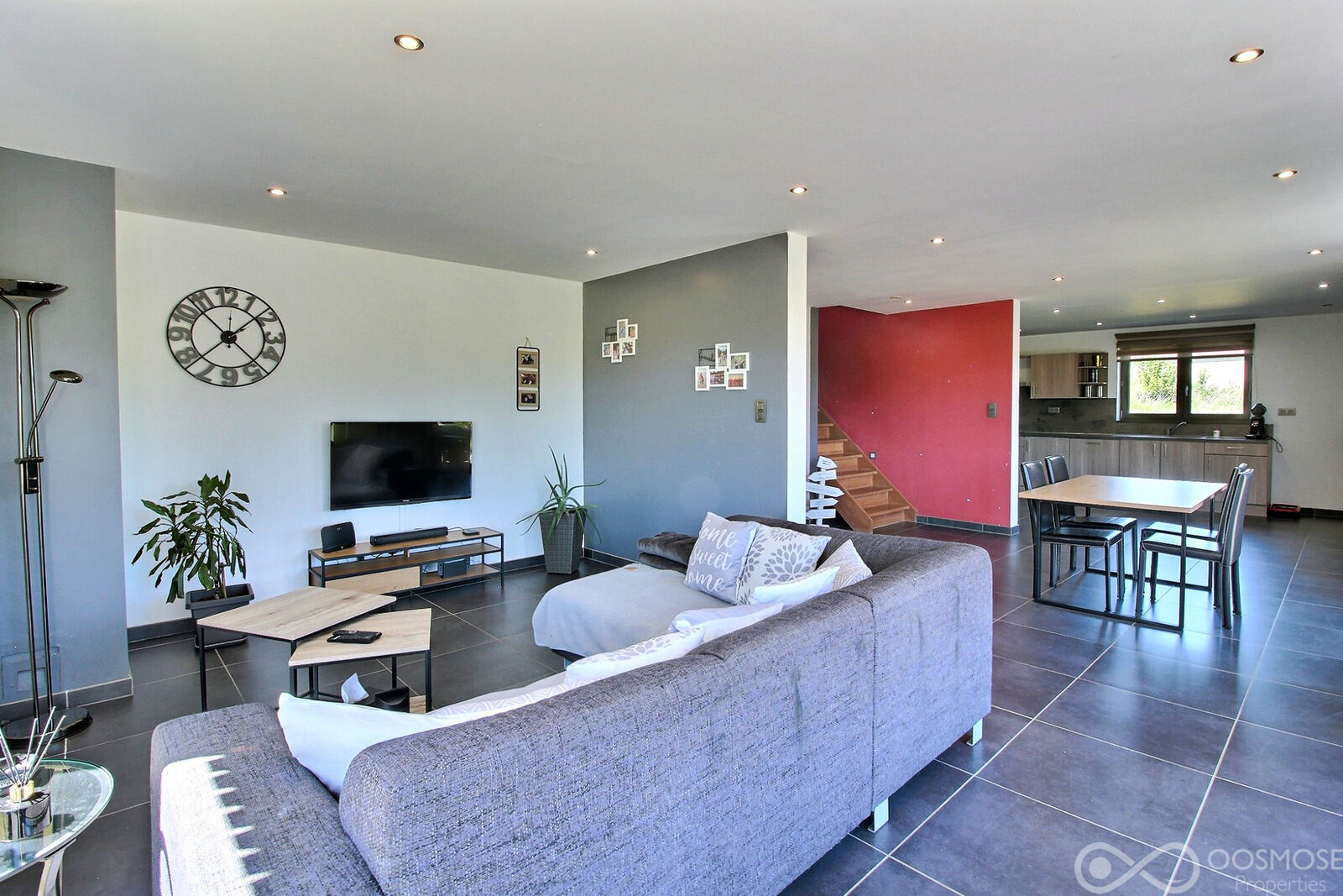 Villa de 2013 avec garage et terrain  - 0 0015-2
