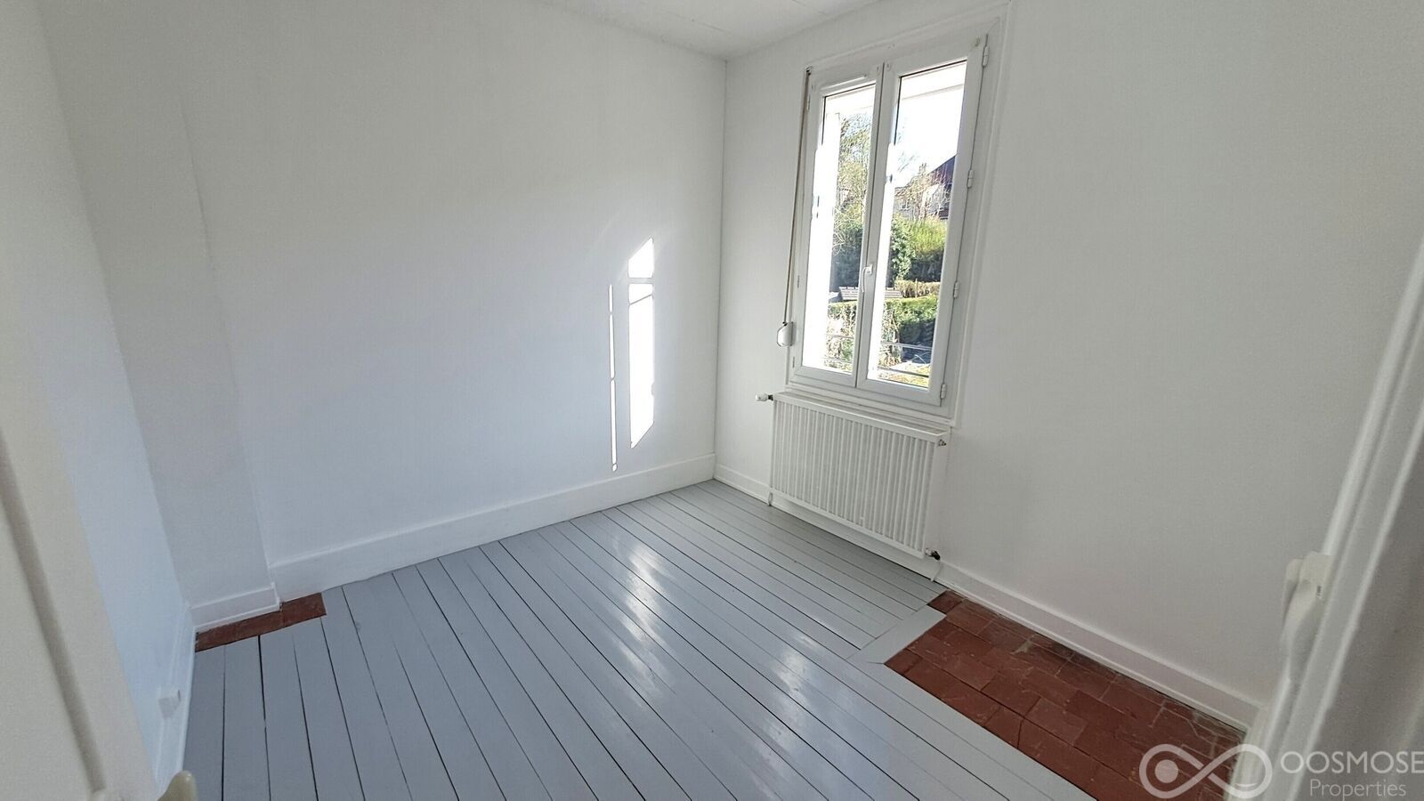 Maison rénovée avec garage et jardin - 8