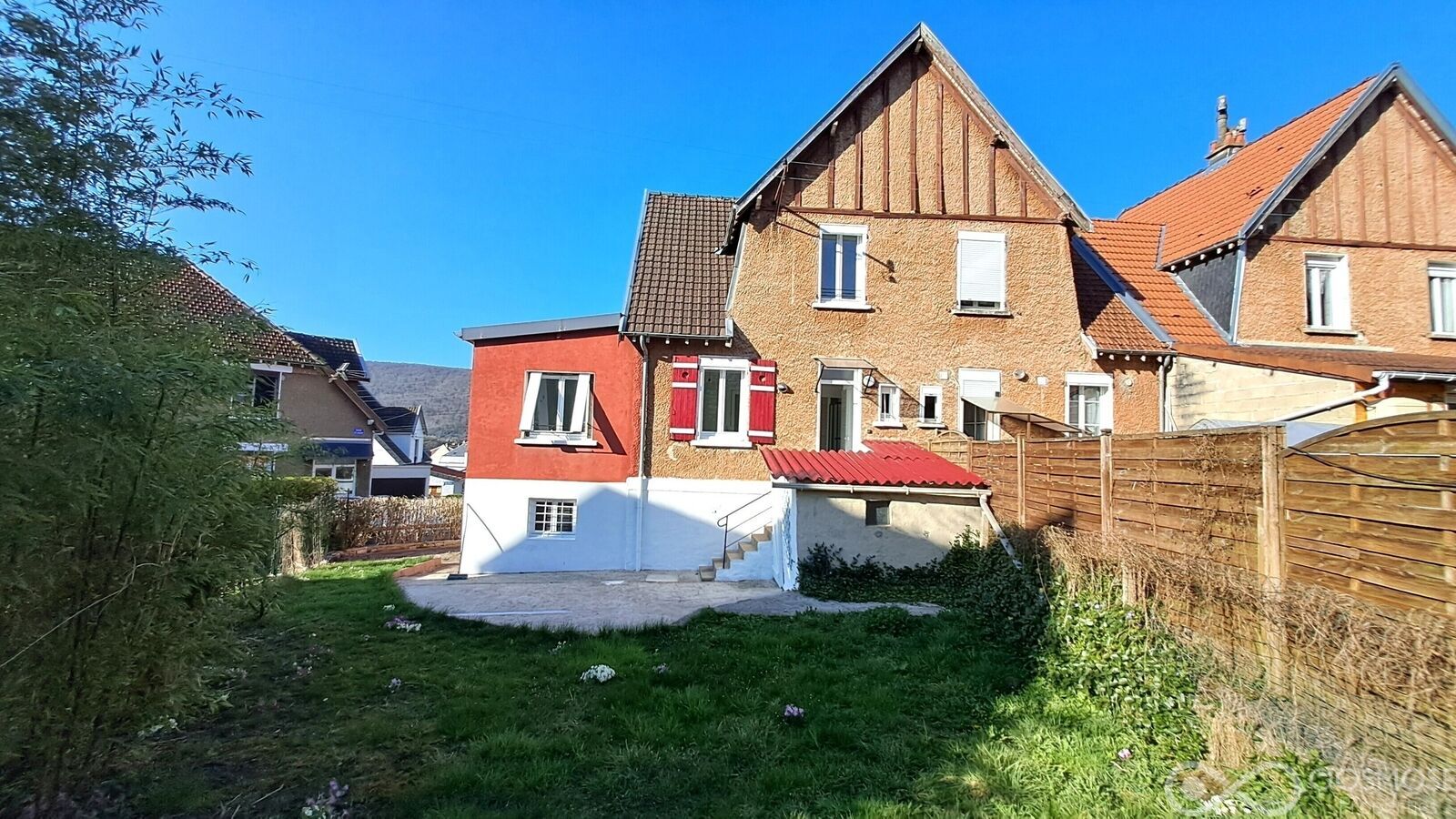 Maison rénovée avec garage et jardin - 1