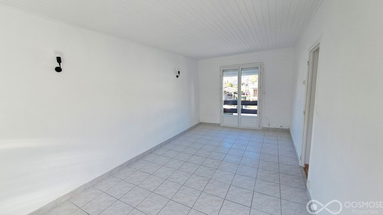 Maison rénovée avec garage et jardin - 3