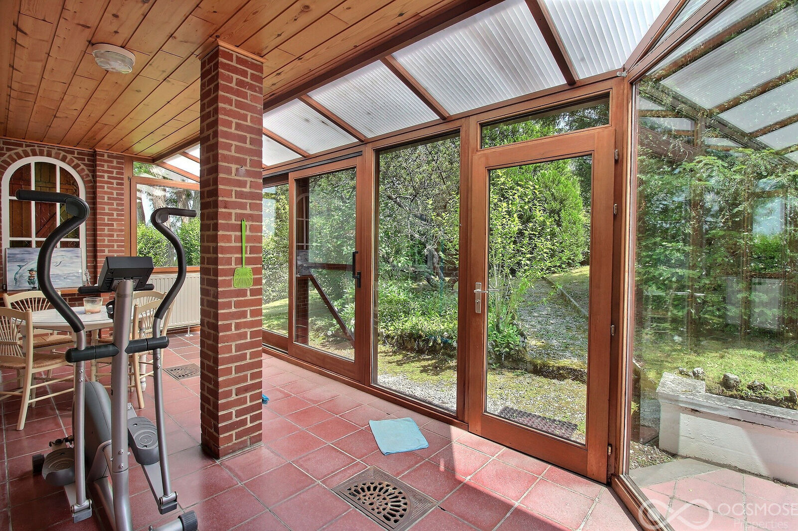 Villa 3-4 ch sur 7a 31ca  - 0 0015-2