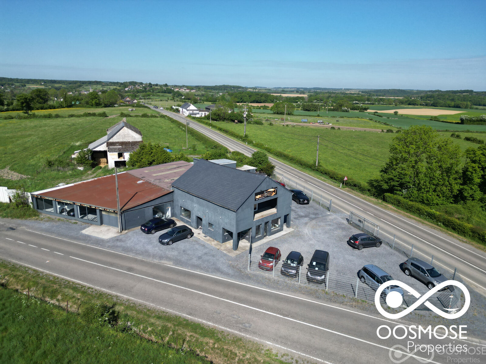 Immeuble mixte garage, showroom, atelier, appartement - Dji 0449-2