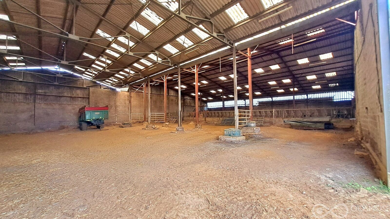 Bâtiment agricole de 1200 m² - 20250417 162316