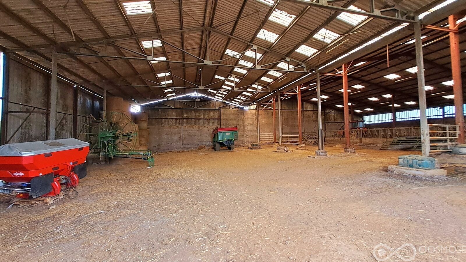 Bâtiment agricole de 1200 m² - 20250417 162320