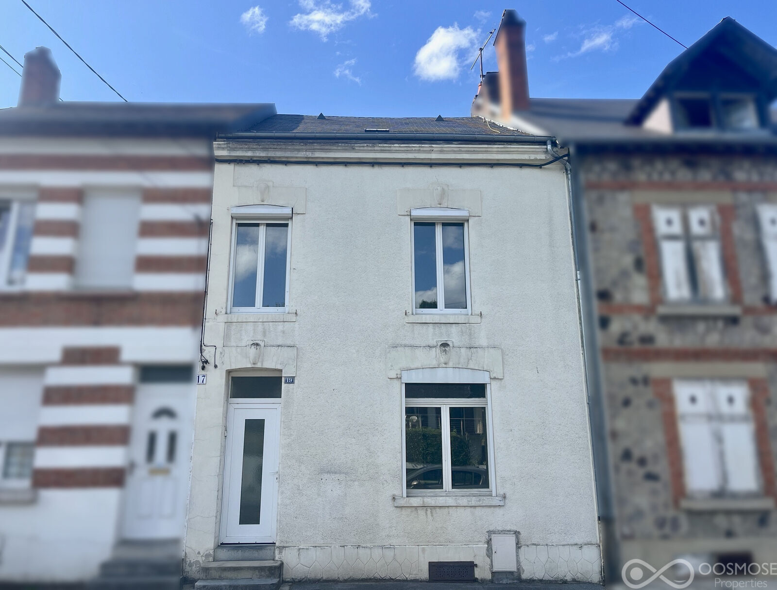 Charmante maison avec jardin et vue sur La Meuse - Facade flou