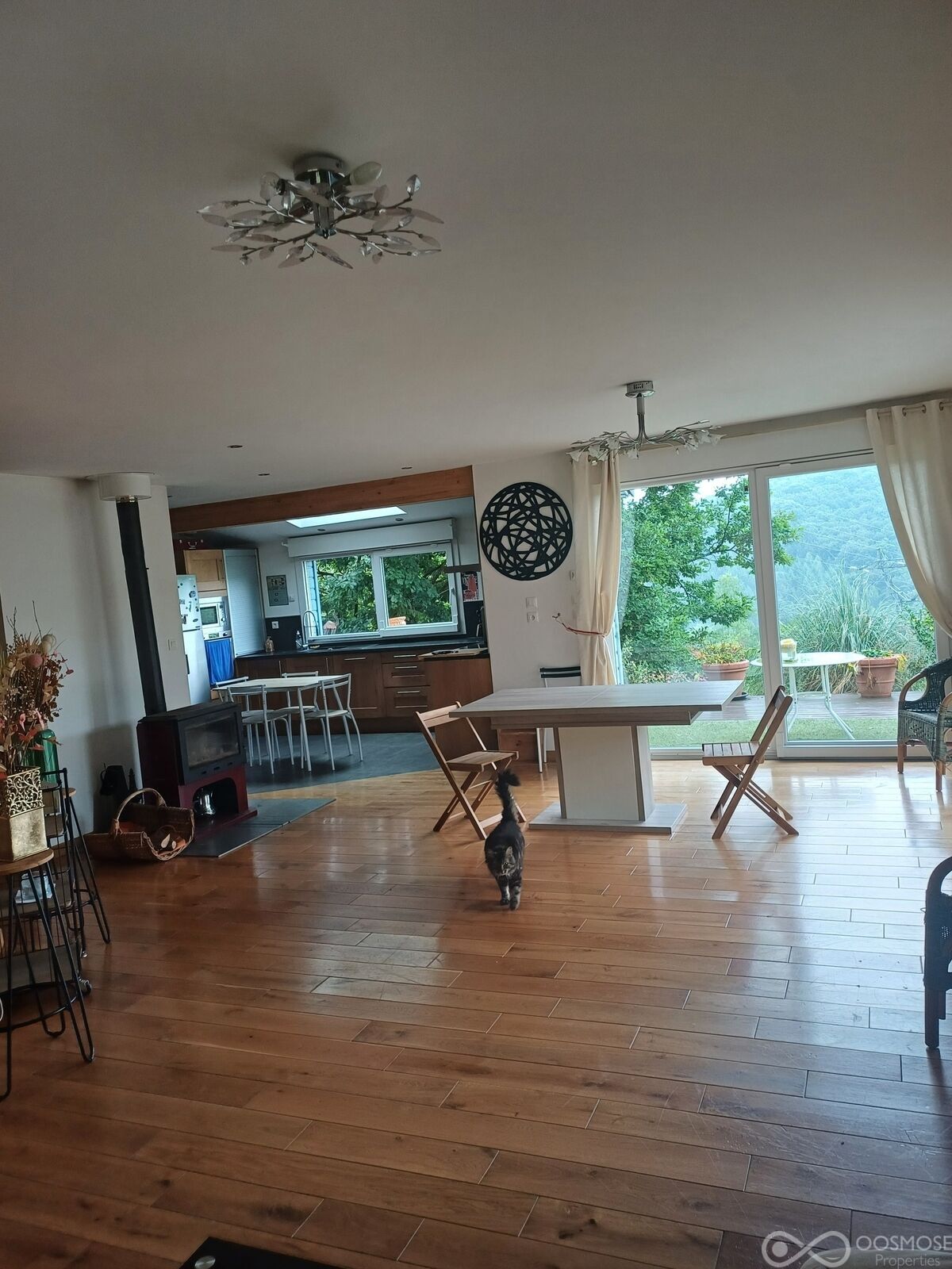 Belle propriété avec terrain constructible de 850 m2 - 20250626 092639