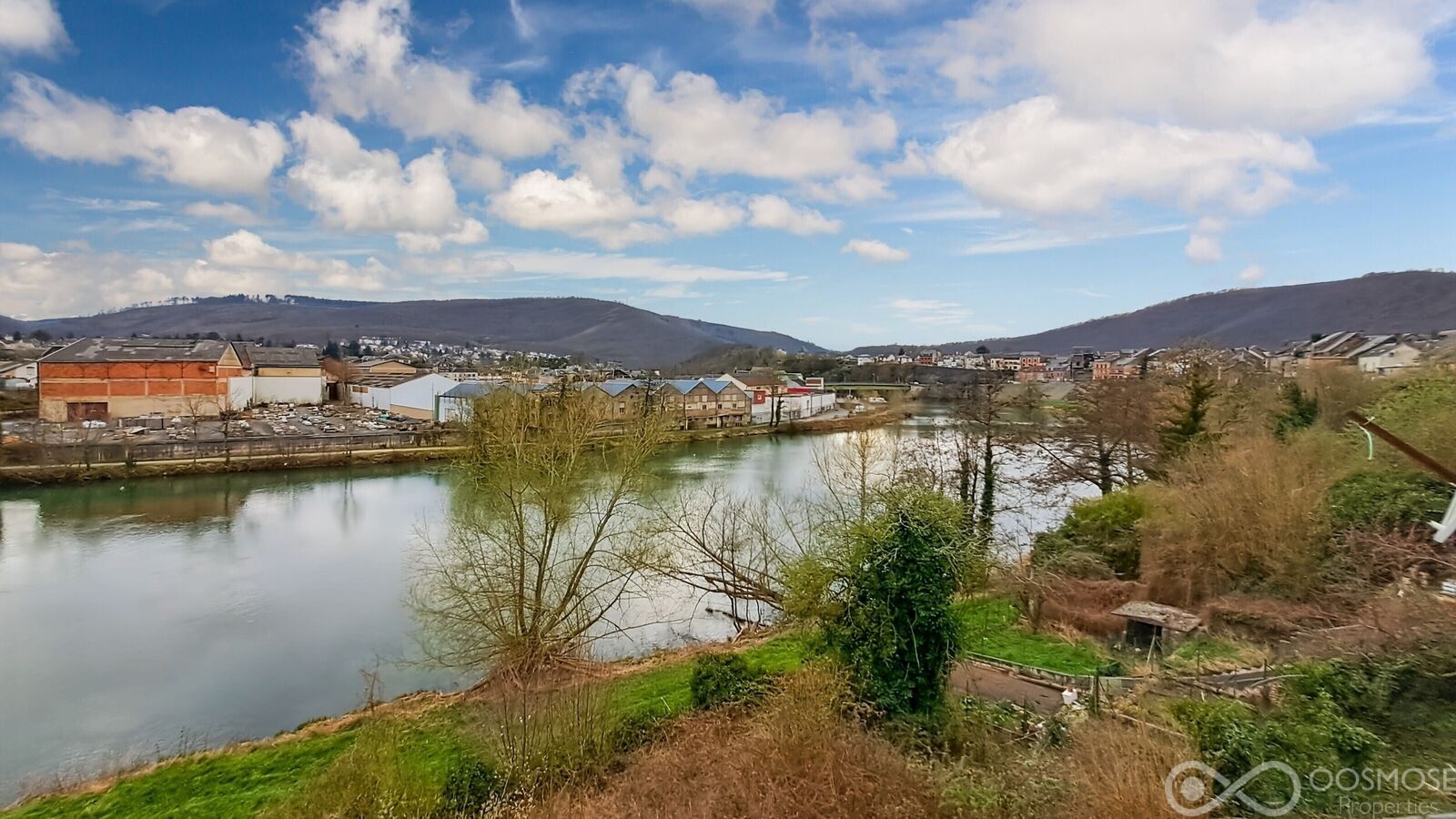 Maison d'environ 91 m² avec vue sur Meuse - 20250326 165550