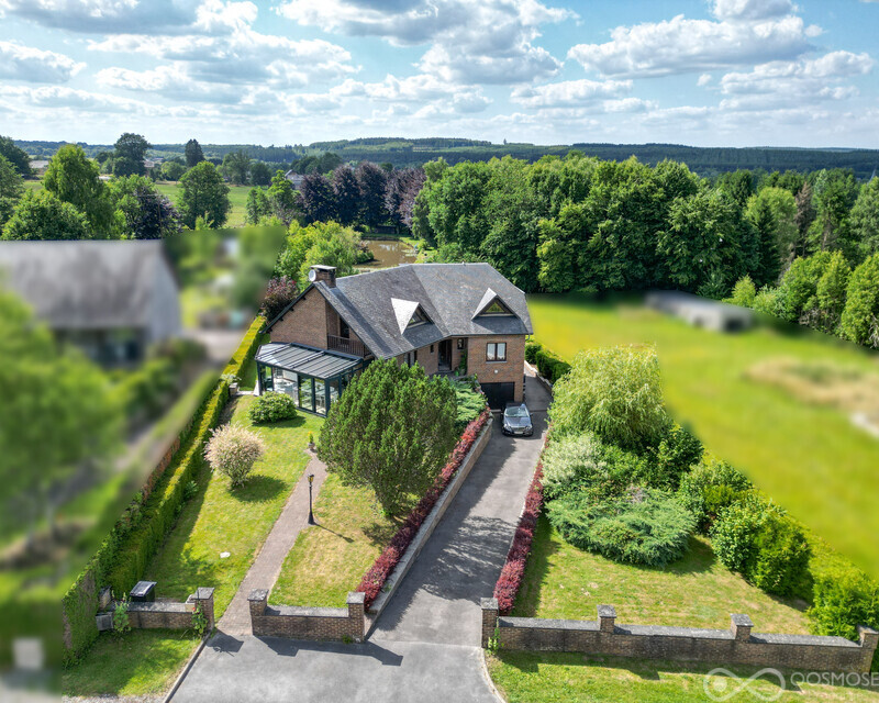 Villa 3 ch. sur 42 ares avec étang - Dji 0518-2 flou