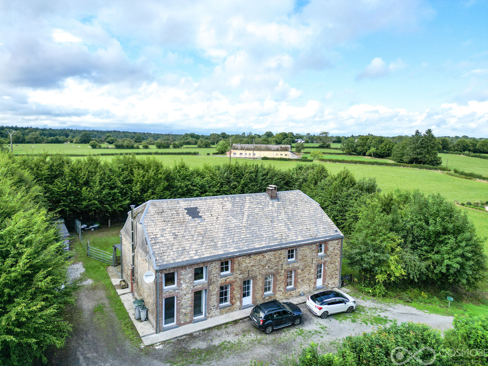 Maison en pierre de 235 m² avec jardin - Dji 0532-2