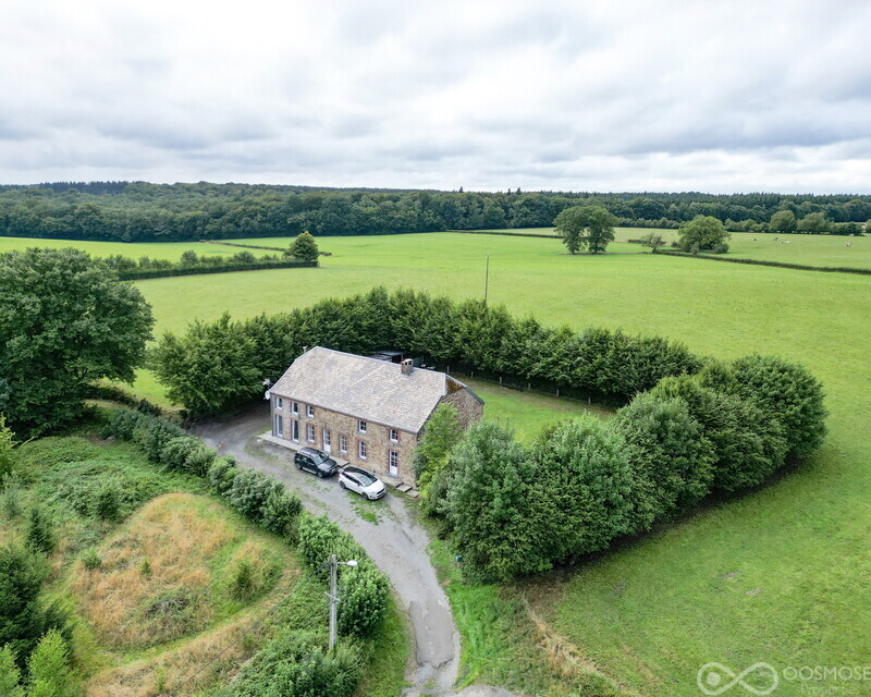 Maison en pierre de 235 m² avec jardin - Dji 0540-2