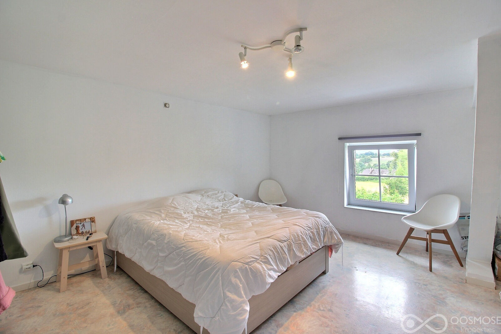 Maison en pierre de 235 m² avec jardin - 0 0013-2