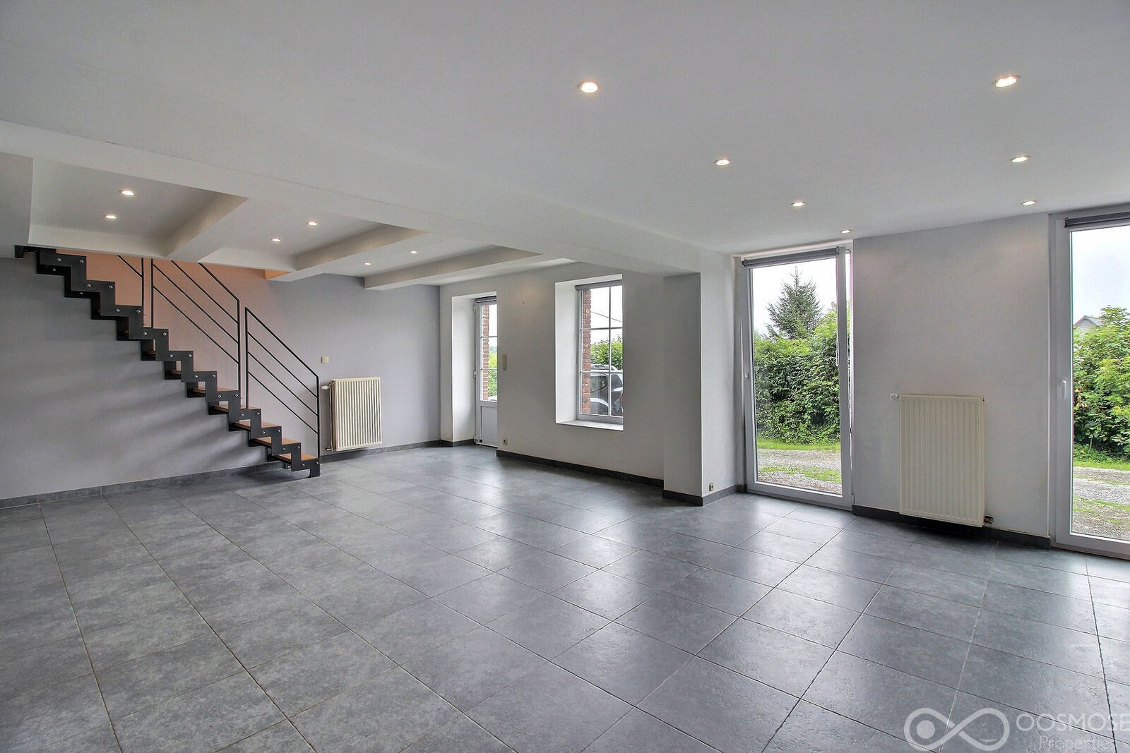 Maison en pierre de 235 m² avec jardin - 0 0003-2