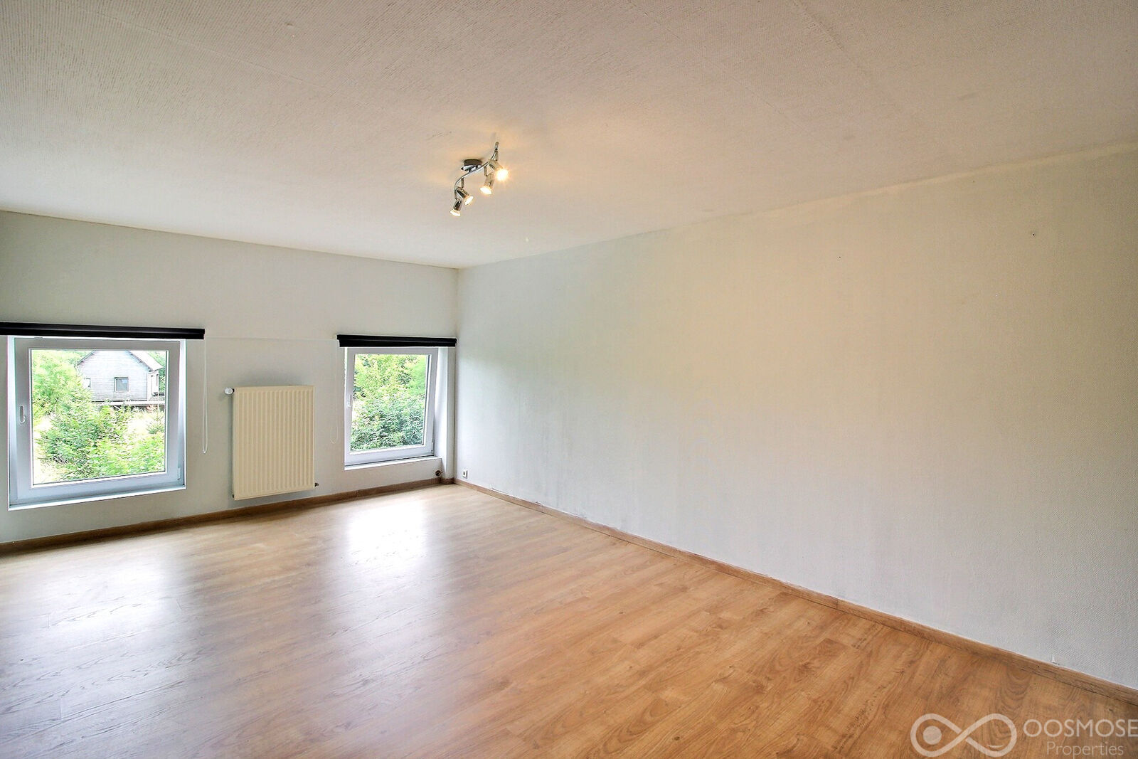 Maison en pierre de 235 m² avec jardin - 0 0009-2
