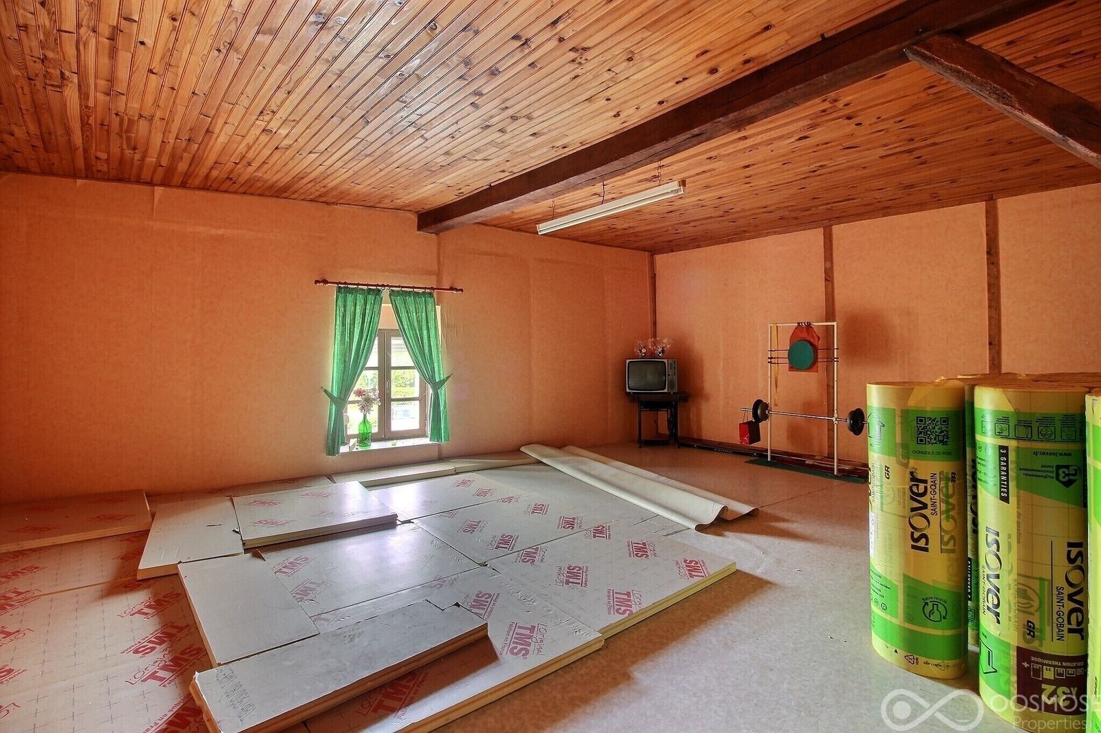 Ancien corps de ferme de 150 m² avec nombreuses dépendances et jardin - 0 0009