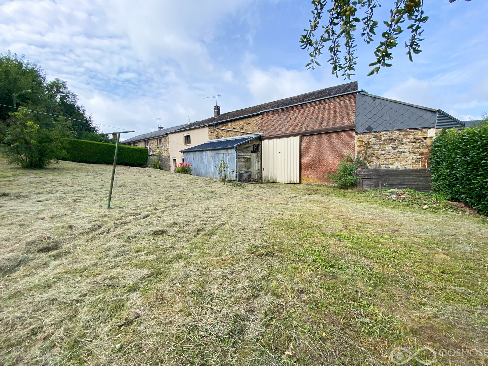 Ancien corps de ferme de 150 m² avec nombreuses dépendances et jardin - Img 5533-2