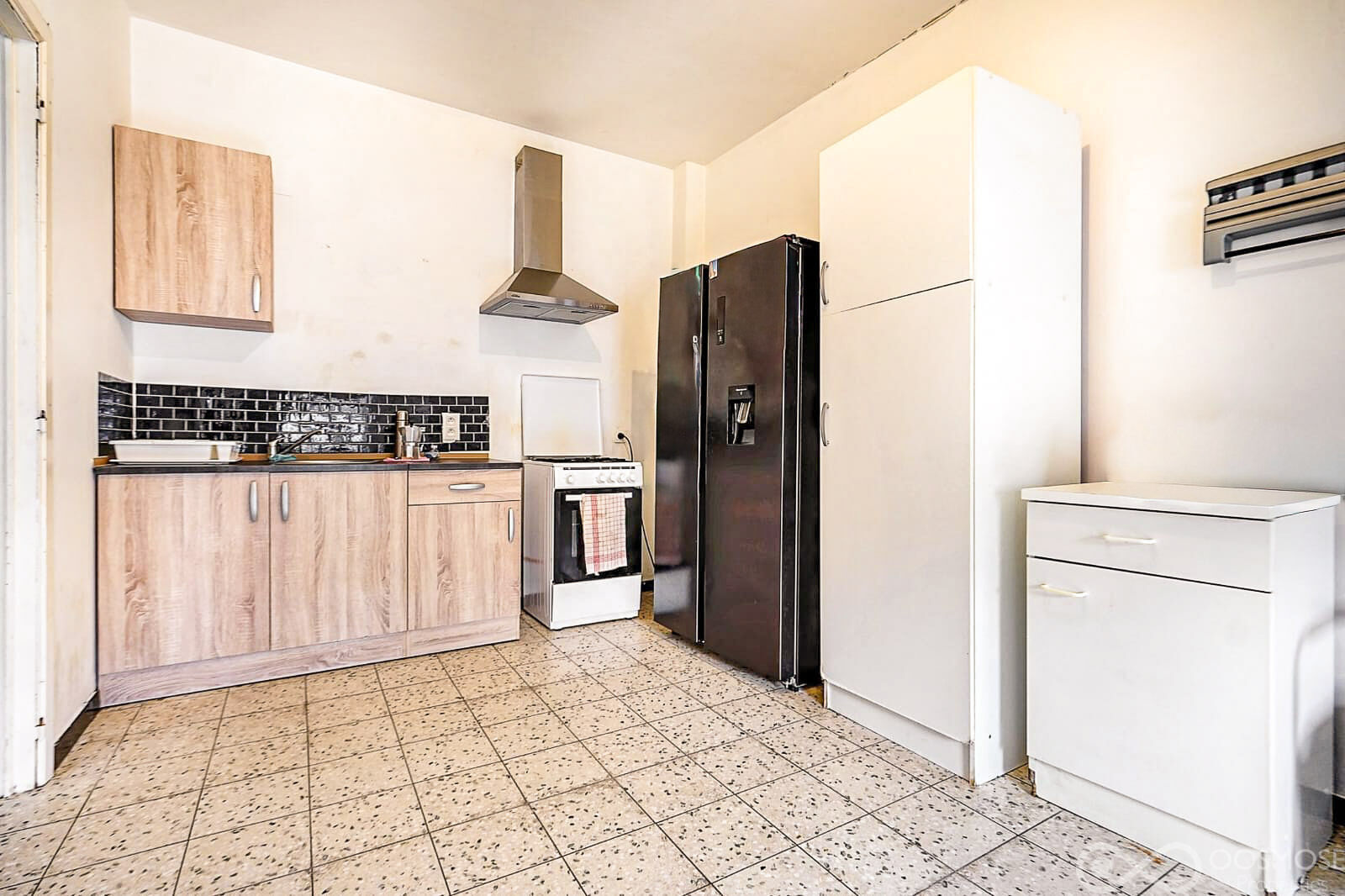 Immeuble 1 commerce et 2 appart. 2ch au centre de Nismes - Final-18