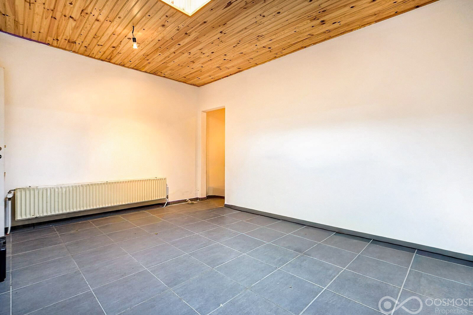 Immeuble 1 commerce et 2 appart. 2ch au centre de Nismes - Final-17