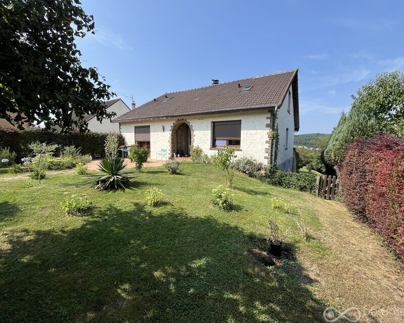 Belle et spacieuse maison dans un environnement paisible - Img 1578