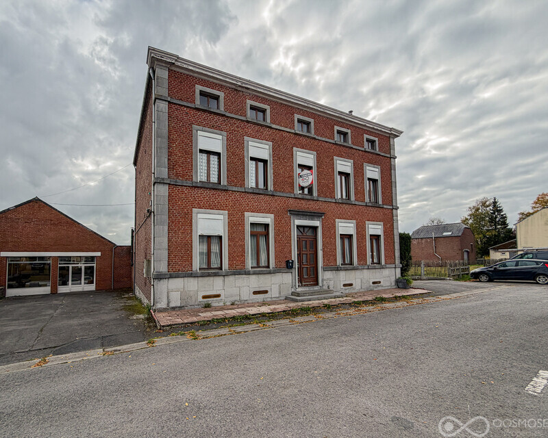 Spacieuse maison 480m2, 4ch+ av cour située au centre du village - Final-42