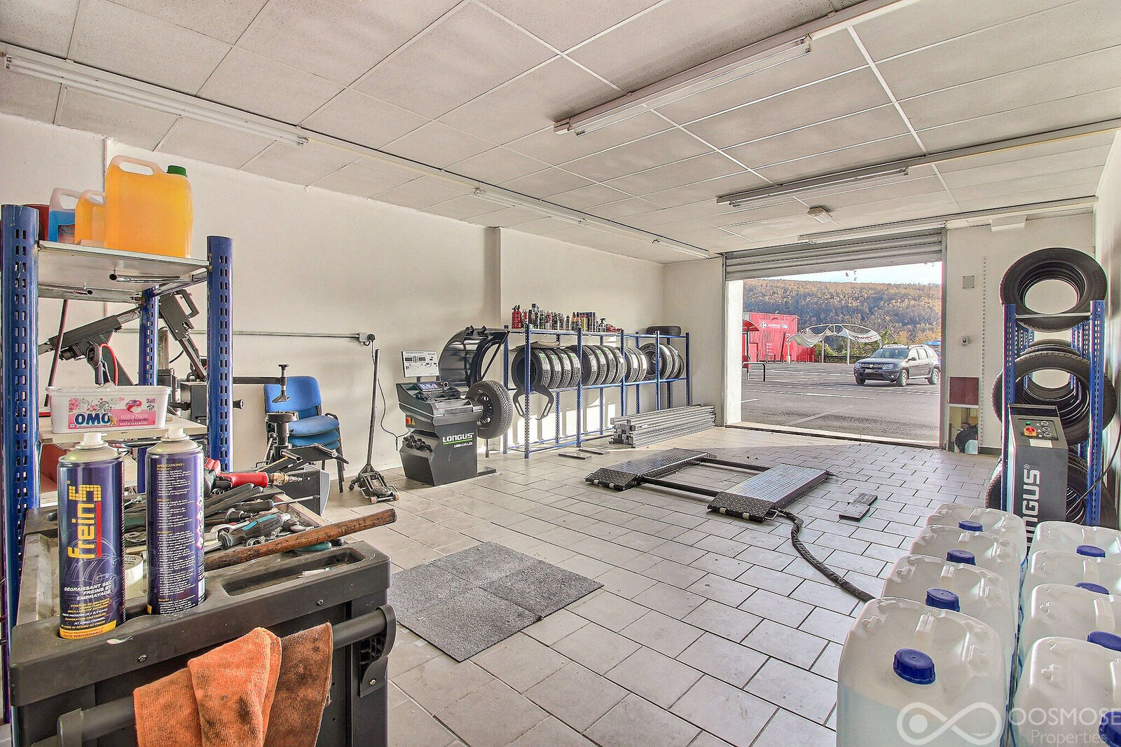 Murs et Fonds de commerce de 550 m² pour tout types d'activités - Final-78