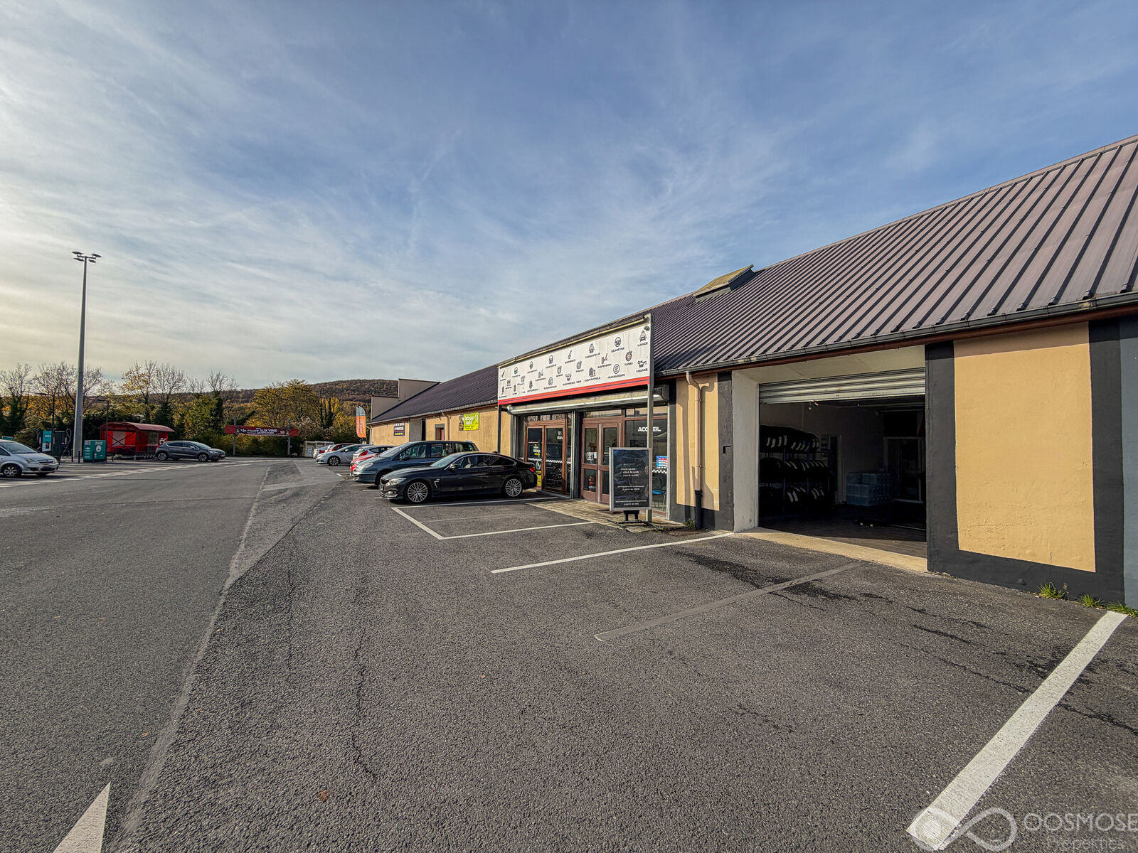 Murs et Fonds de commerce de 550 m² pour tout types d'activités - Final-90