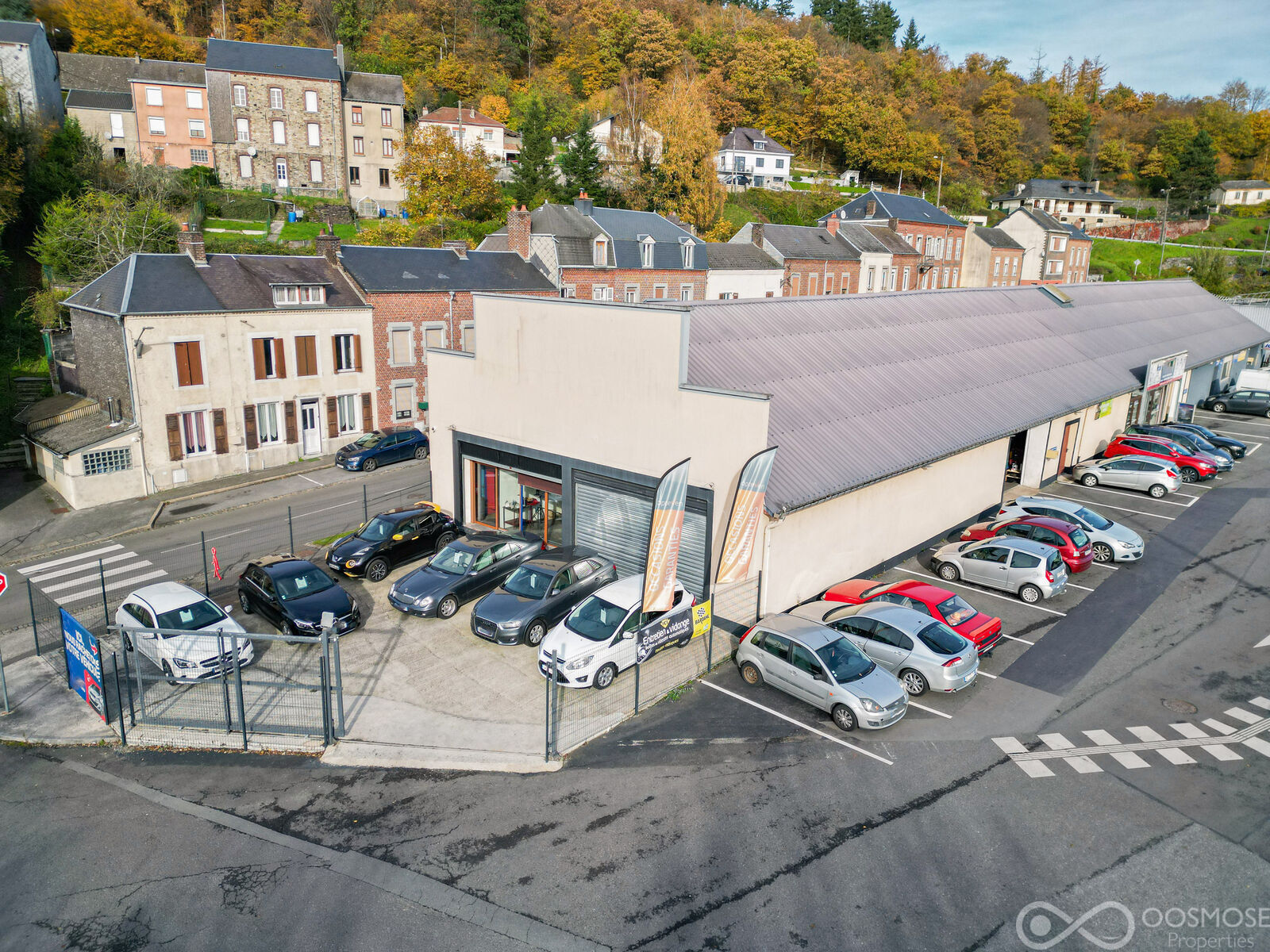 Murs et Fonds de commerce de 550 m² pour tout types d'activités - Final-79