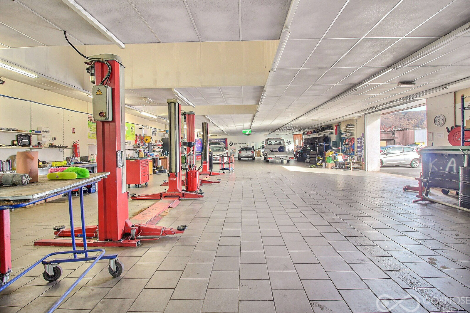 Murs et Fonds de commerce de 550 m² pour tout types d'activités - Final-71