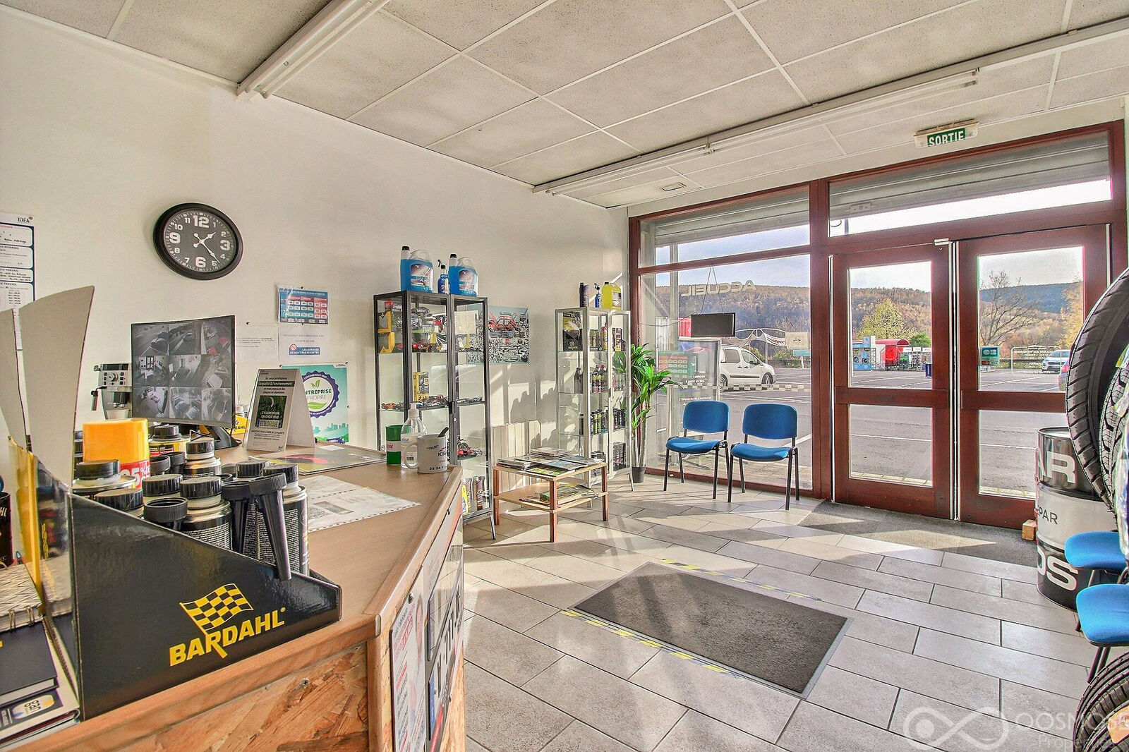 Murs et Fonds de commerce de 550 m² pour tout types d'activités - Final-77