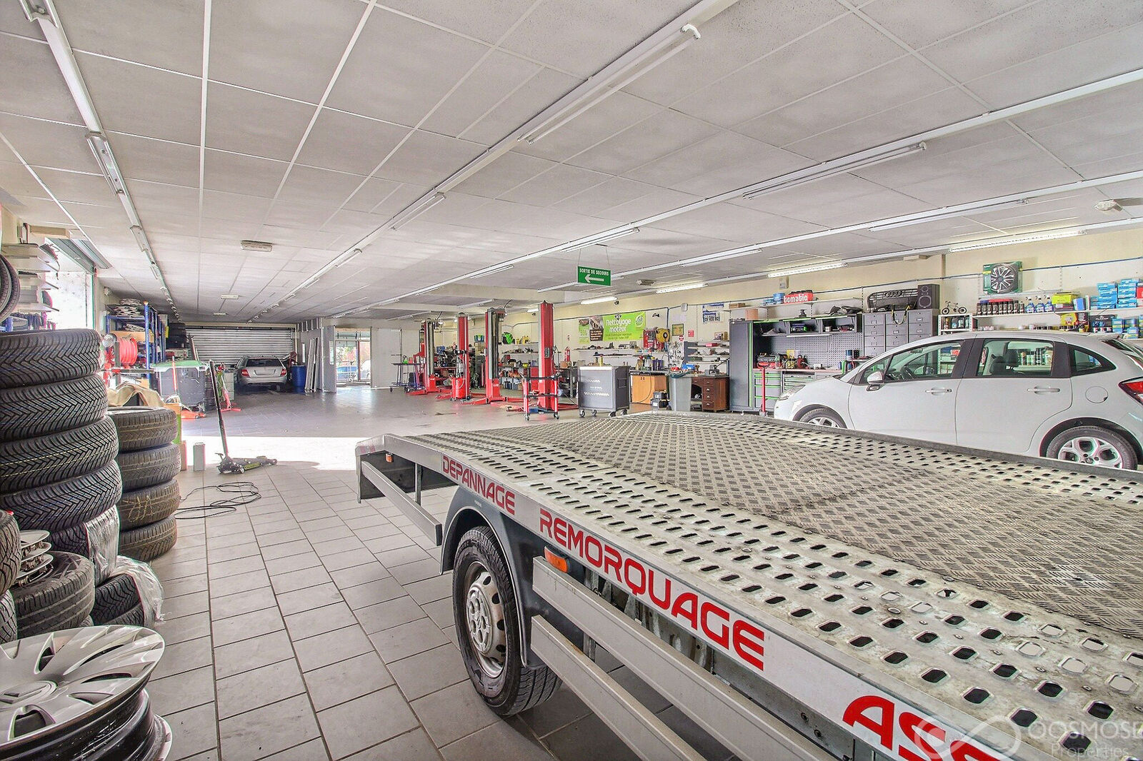 Murs et Fonds de commerce de 550 m² pour tout types d'activités - Final-73