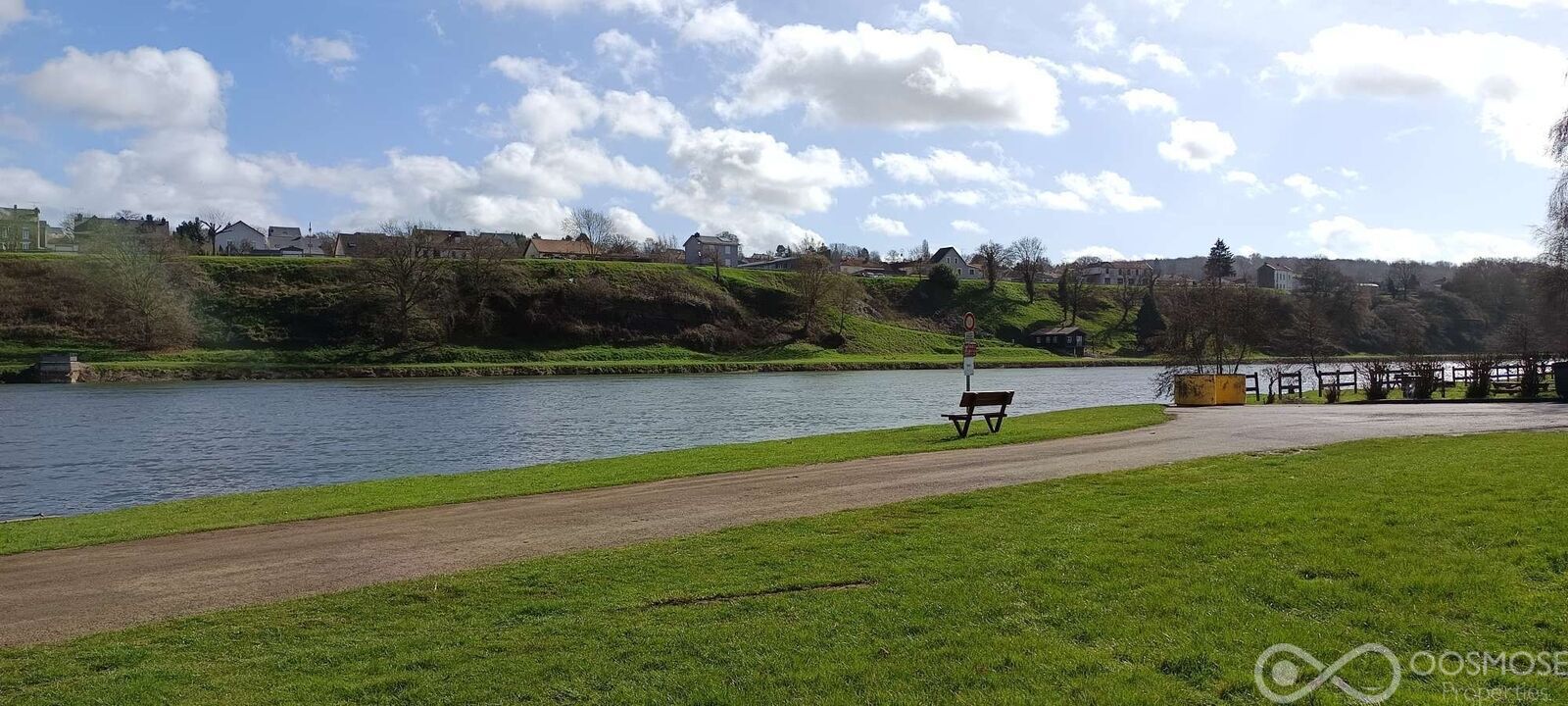 Maison de maître de 143 m² avec garage et jardin - Snapchat-1079898399