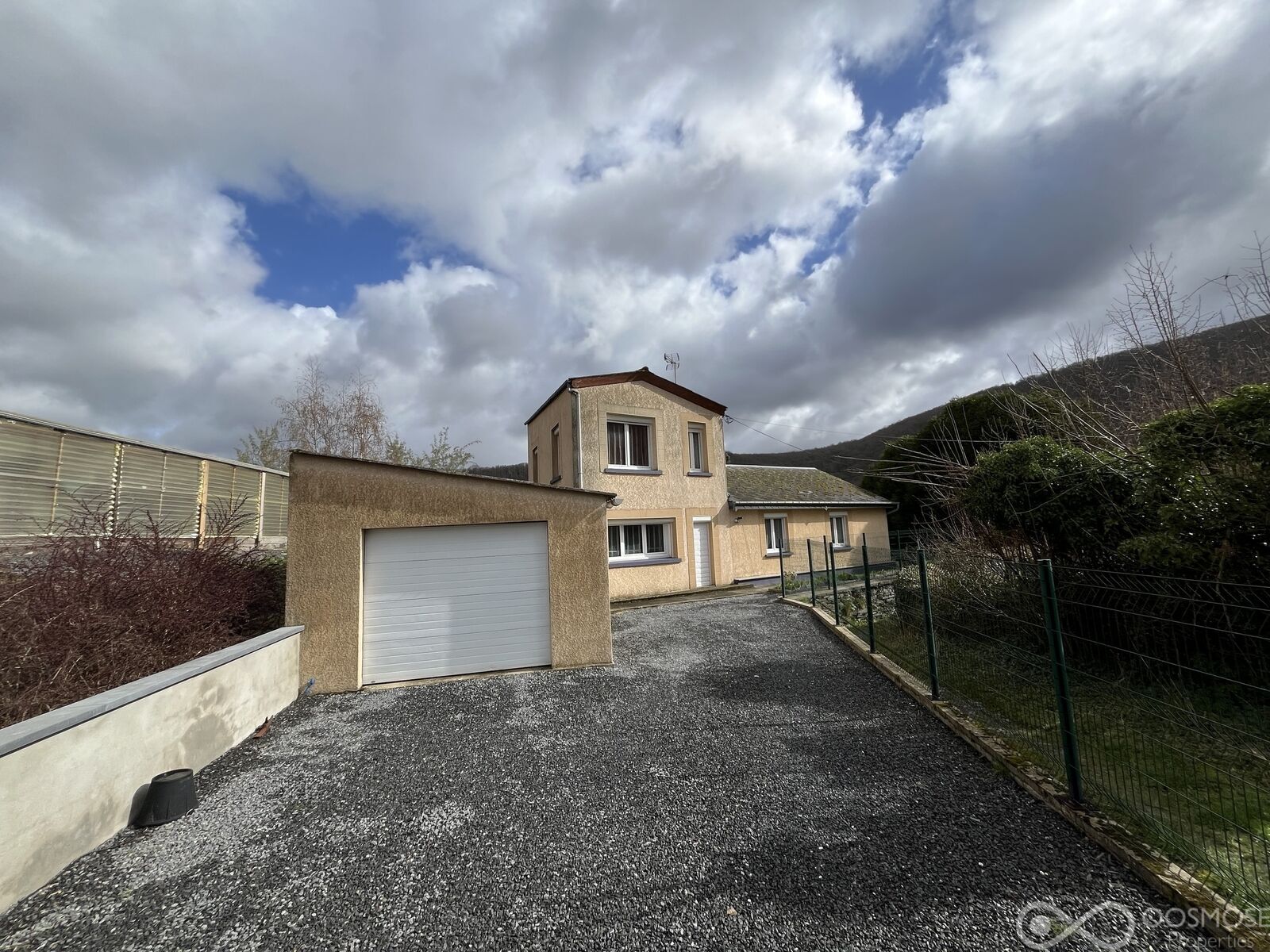 Charmante maison avec jardin et garage dans un quartier calme de Fumay - Img 4764