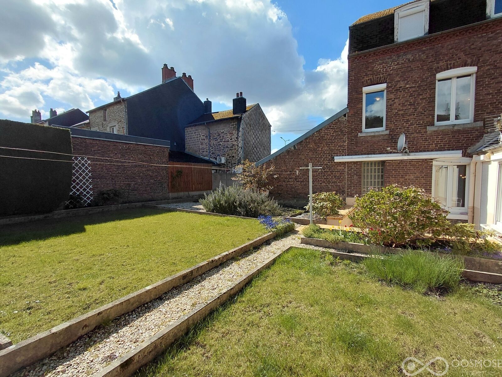 Maison bourgeoise de 182 m² avec jardin et garage - 20260328 133557