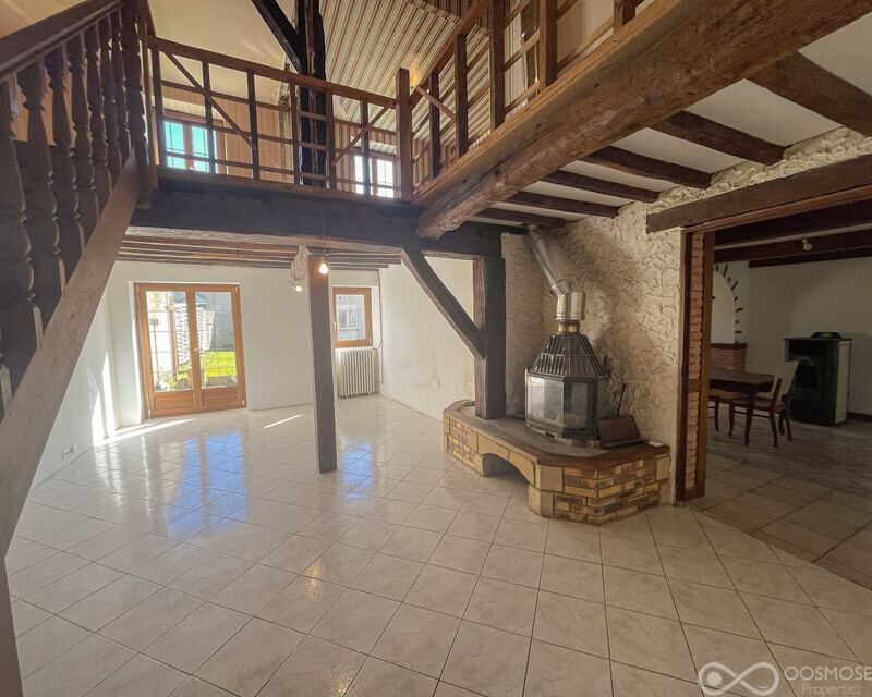 Maison de caractère avec jardin et grand garage - Glc-16