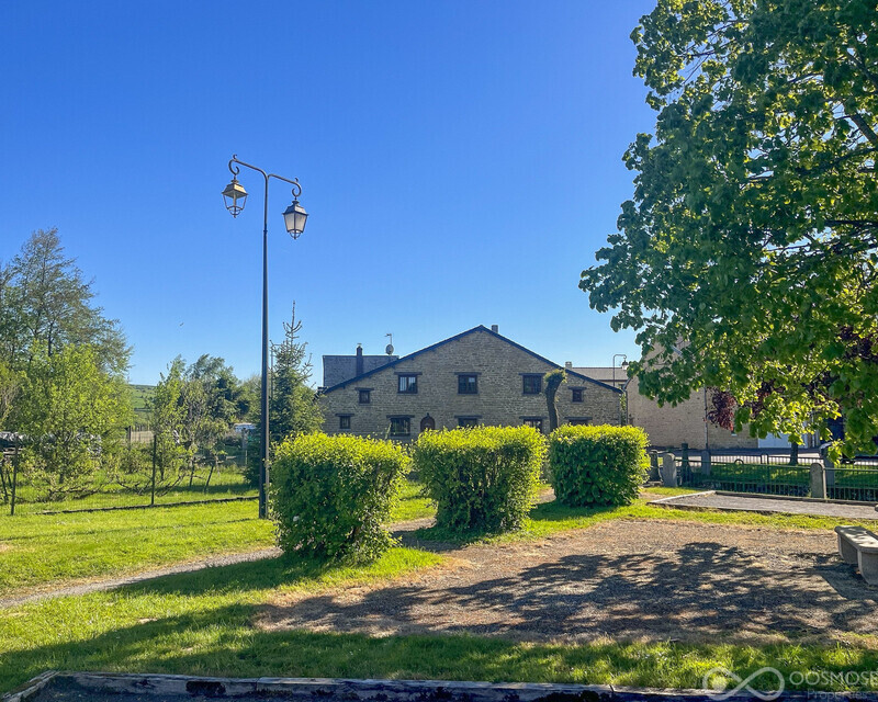 Maison de caractère avec jardin et grand garage - Glc-26
