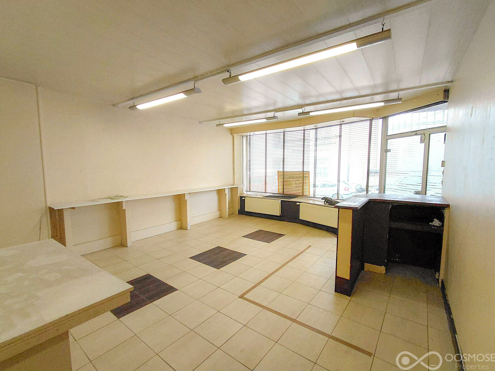 Immeuble mixte de 2 appartements et d'1 local commercial - Final-115