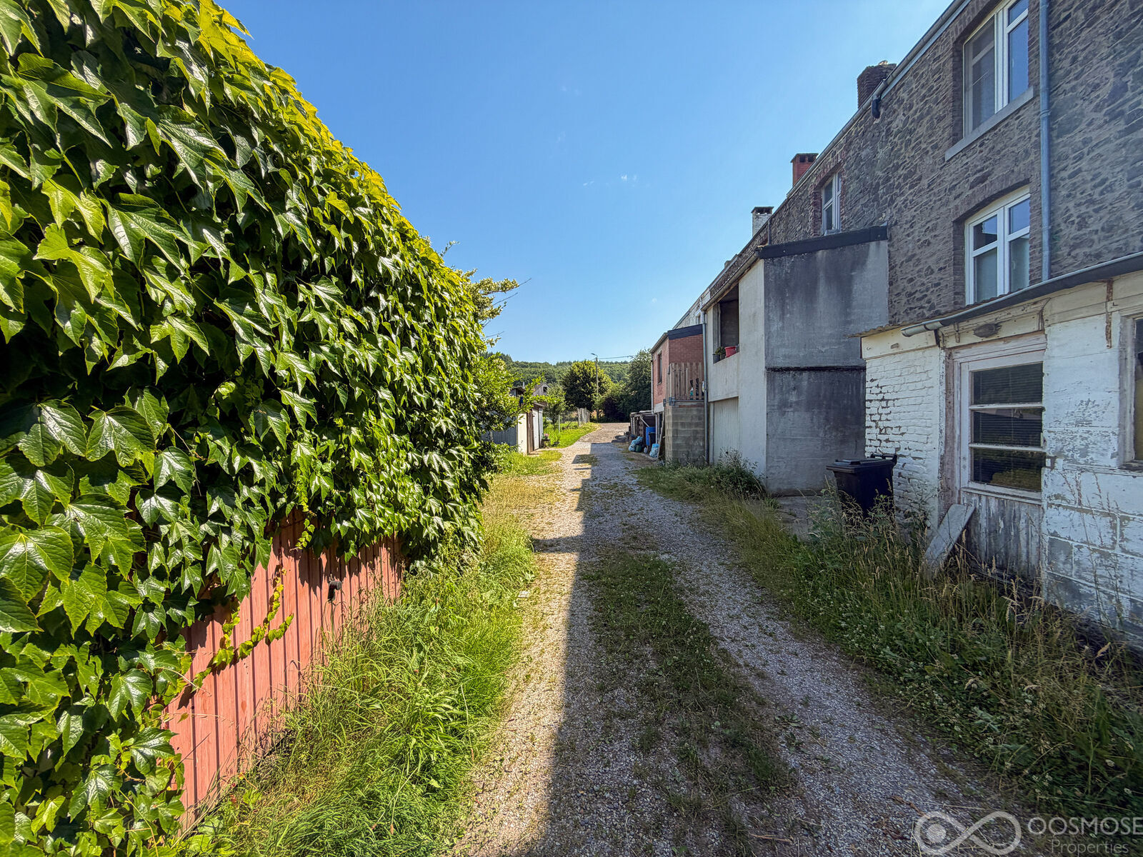 Maison avec garage et jardin - ruisseau au bout du jardin - Final-206