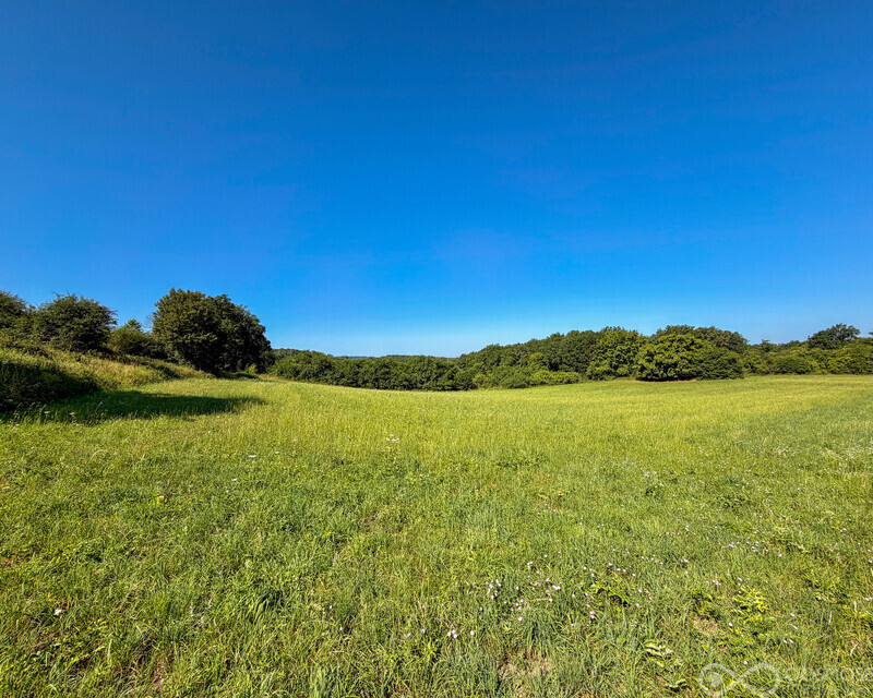 Terrain de 94,5 ares dans un quartier calme - Final-286