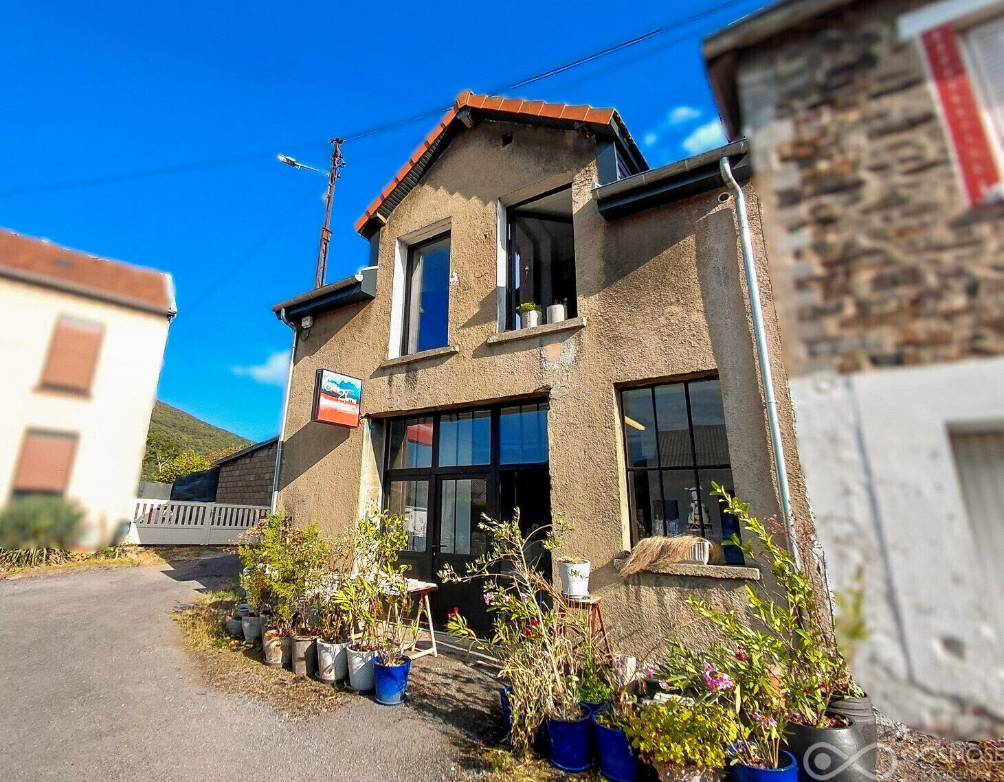 Maison avec atelier sur une surface totale d'environ 161 m² - Final-492