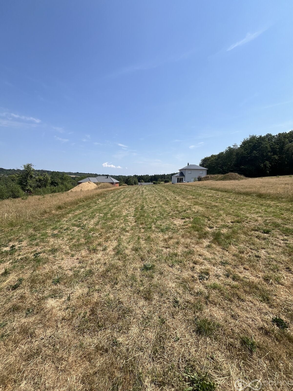 Terrain constructible d'environ 2.000 m2 dans un cadre exceptionnel  - Img 6708
