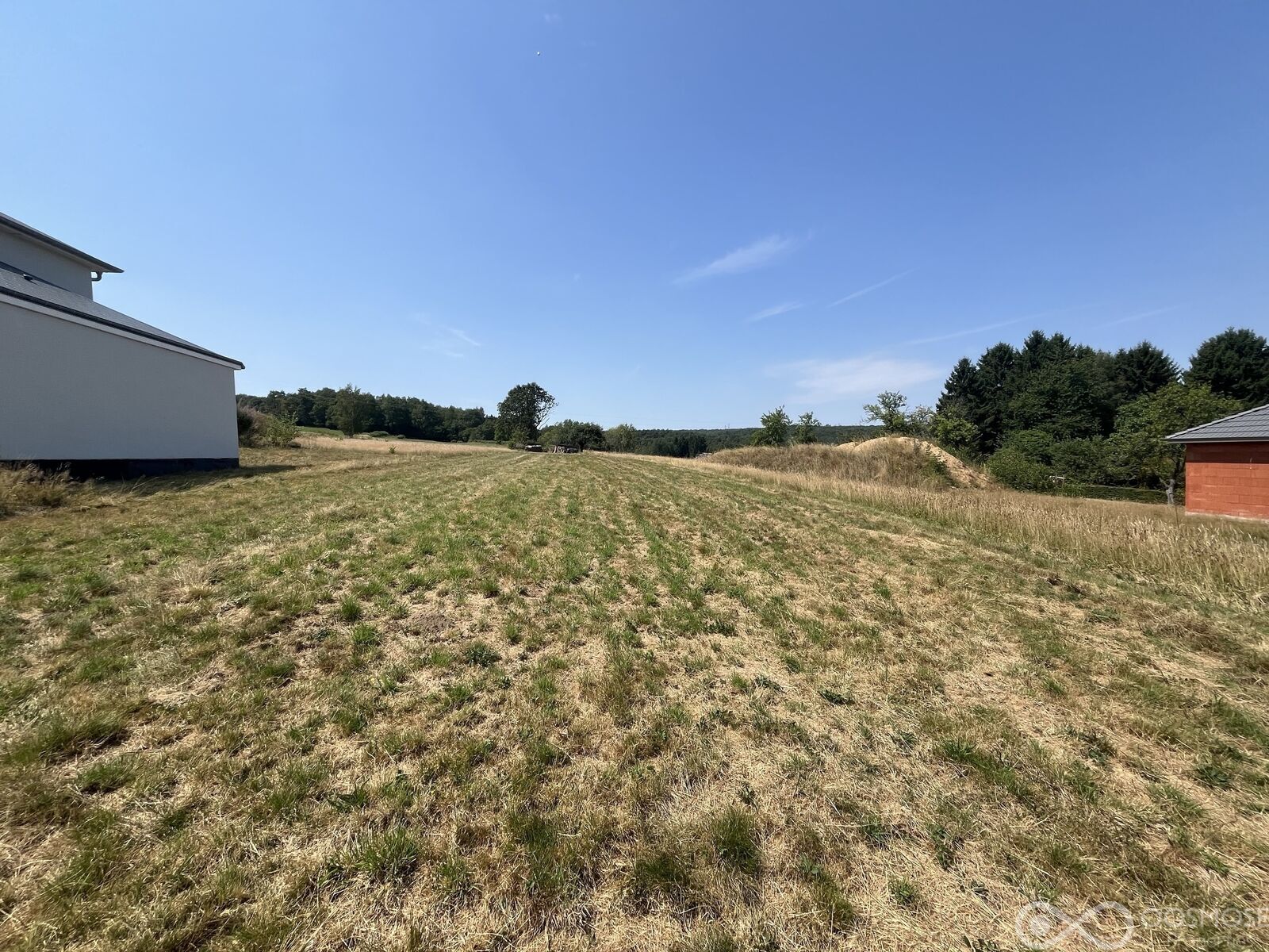Terrain constructible d'environ 2.000 m2 dans un cadre exceptionnel  - Img 6711